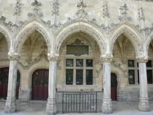 Saint-Quentin - Carved facade of the Flamboyant Gothic-style Town Hall