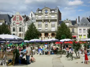 Saint-Quentin - Place de l'Hôtel de Ville square turned into a beach during summer