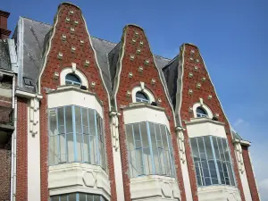 Saint-Quentin - Oriel windows (bow-windows) of Art Deco style of the Conservatory of Music (music school)