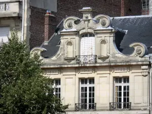 Saint-Quentin - Facade of a building in the town