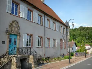 Saint-Quirin - Façade de l'ancien prieuré