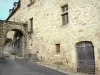 Saint-Robert - Verneuil castle and fortified gate in the medieval village