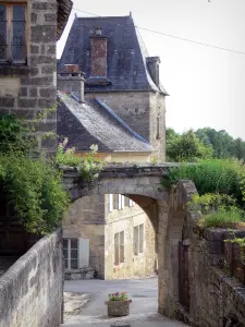 Saint-Robert - Befestigtes Tor und Haus Seguin