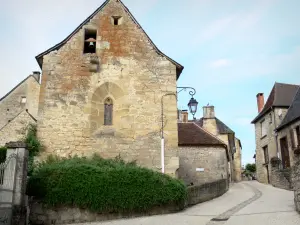 Saint-Robert - Kapelle des Verneuil und Häuser der Vieille Rue