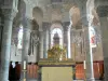 Saint-Saturnin - Dentro de la Saint-Saturnin iglesia: coro y altar mayor de madera dorada