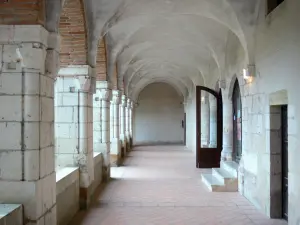 Saint-Sever - Galerie du cloître de l'ancienne abbaye bénédictine