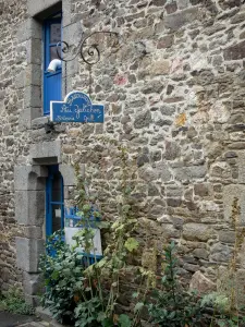 Saint-Suliac - Façade en pierre d'une maison