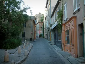 Saint-Tropez - Gasse und Häuser des Viertels Ponche