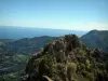 Sainte-Agnès - Vom Dorf aus, Blick auf die umliegenden Berge und auf das Meer in der Ferne