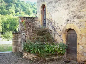 Sainte-Eulalie-d'Olt - Facciata del medievale