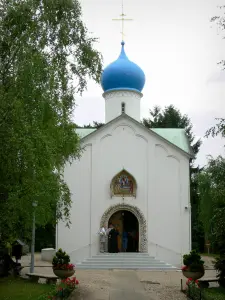 Sainte-Geneviève-des-Bois Orthodox church - Facade of the Notre-Dame-de-la-Dormition Russian Orthodox church topped by a blue onion dome