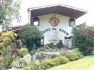 Sainte-Rose - Fachada del Museo del Ron y un parque ornamental