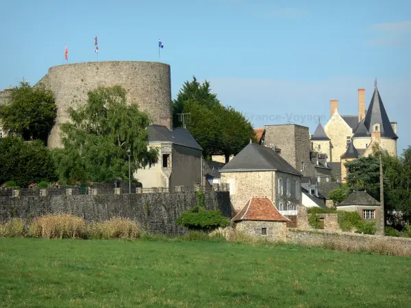 Sainte-Suzanne - Construcción del castillo, torres y casas de la Edad Media