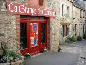 Sainte-Suzanne - Tienda y casas de piedra de la Edad Media