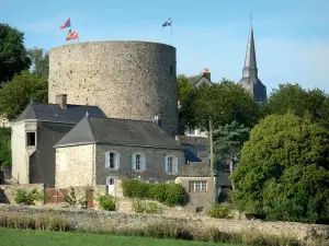 Sainte-Suzanne - Tower, casas y torre de la iglesia Sainte-Suzanne