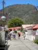 Les Saintes - Straat met winkels op het eiland Terre -de - Haut