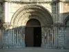 Saintes - Abbaye aux Dames: portaal van de abdijkerk (romaanse)