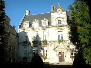 Saintes - Mansion huisvesting van het museum Presidial (Museum voor Schone Kunsten)