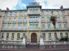 Salies-de-Béarn - Quartier thermal : façade du grand hôtel du Parc