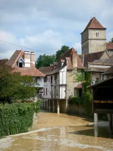 Salies-de-Béarn - River Saleys, stilt houses and fortified tower of the Saint-Vincent church