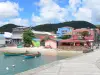 Santa Luce - Barcos de pesca, caixas coloridas, esplanada e casas da aldeia