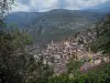 Saorge - Spiers y las casas de este pueblo medieval encaramado sobre el valle de la Roya y montañas