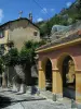 Saorge - Lavoir et maison du village médiéval