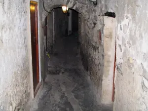 Saorge - Alley lined with houses