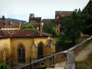 Sarlat-la-Canéda - Cattedrale di St. Sacerdos e case del centro storico medievale, in Périgord