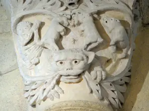 Saulieu - Intérieur de la basilique Saint-Andoche : chapiteau de la Pastorale