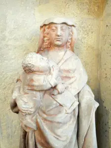 Saulieu - Intérieur de la basilique Saint-Andoche : statue de la Vierge à l'Enfant