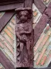 Saumur - Figura tallada de madera de una fachada de casa antigua