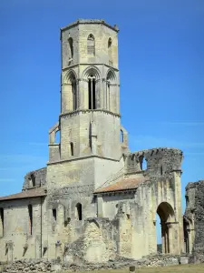 La Sauve-Majeure abbey - Bell tower of the abbey church 