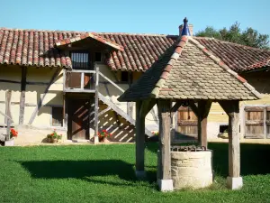 Savoyard Bresse - Grange du Clou, Bressan farmhouse with its well; in Saint-Cyr-sur-Menthon 