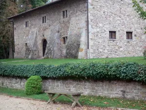 Schloß Aulteribe - Nebengebäude des Schlosses; auf der Gemeinde Sermentizon