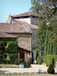 Schloss von Cas - Schloss mit seinen Schloss-Nebengebäuden und seinem Garten