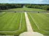 Schloß Chambord - Von den Terrassen des Bergfriedes aus, Blick auf den Rasen des Gutes