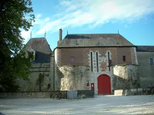 Schloß von La Chapelle-d'Angillon - Schloß, das das Museum Alain-Fournier birgt