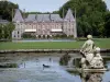Schloss von Courances - Wasserbecken Dauphin vorne, mit Blick auf den Miroir (Wasserspiegel) und das Schloss im Stil Ludwig XIII.