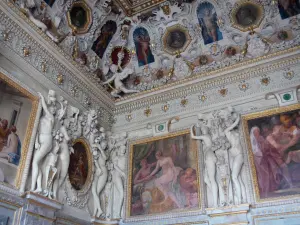 Schloß von Fontainebleau - Im Palast von Fontainebleau: grosse Wohnungen: Treppe des Königs mit Fresken und Bildhauerei