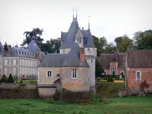 Schloß Frazé - Turm und Schlossgebäude, im Perche