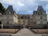 Schloß und Gärten von Villandry - Schloß mit einem bewölkten Himmel