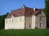 Schloß Longpra - Fassade des Schlosses; auf der Gemeinde Saint-Geoire-en-Valdaine