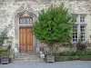 Schloss Pompadour - Tür und Fenster mit Fensterkreuz