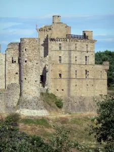 Schloß von Portes - Mittelalterliche Festung und ihre Renaissance Bastei; in den Cevennen