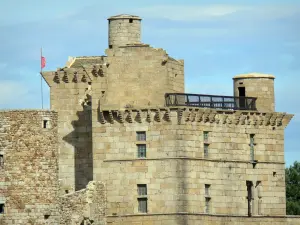 Schloß von Portes - Fassade der Renaissance Bastei; in den Cevennen