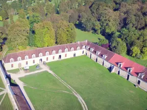 Schloß von Tanlay - Gemeinden des Schlosses vom Himmel aus gesehen