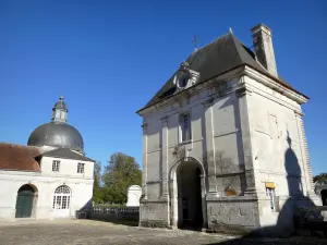 Schloß von Tanlay - Monumentales Portal, Haupthof und Flügel des großen Schlosses