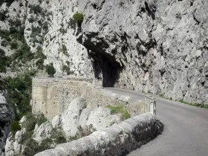 Schluchten von Galamus - Strasse der Schluchten; im Fenouillèdes