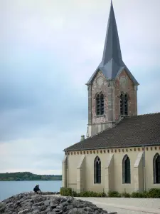 See Der-Chantecoq - Kirche der Halbinsel Champaubert, am Ufer des Sees Der